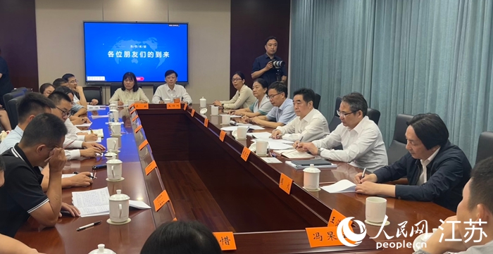 受邀公民参与座谈会。人民网 任晓燃摄